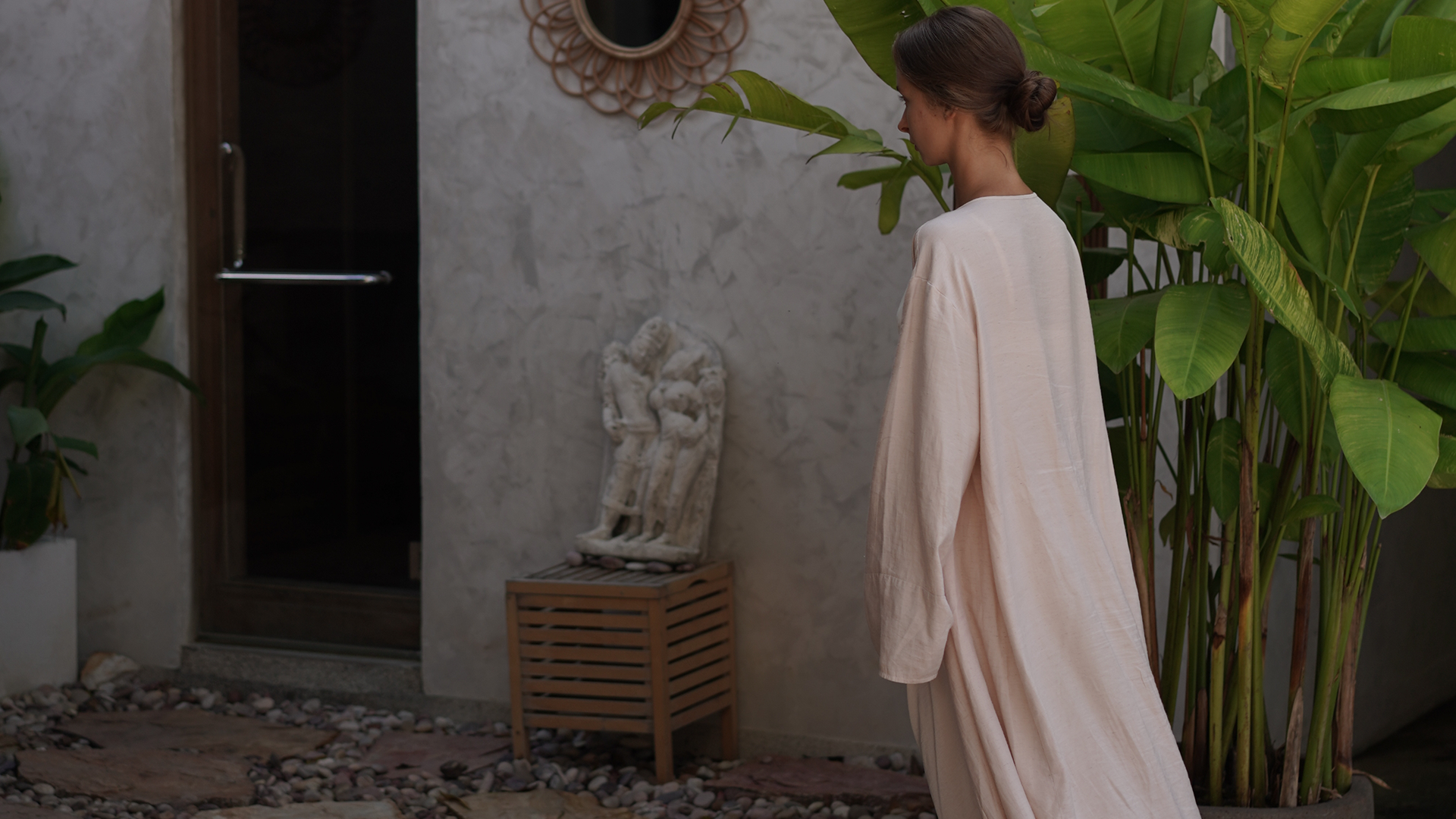 Guest in linen robe arriving at Maji Recovery Oasis